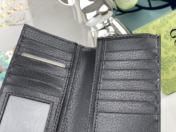 グッチ財布コピー着用イメージ